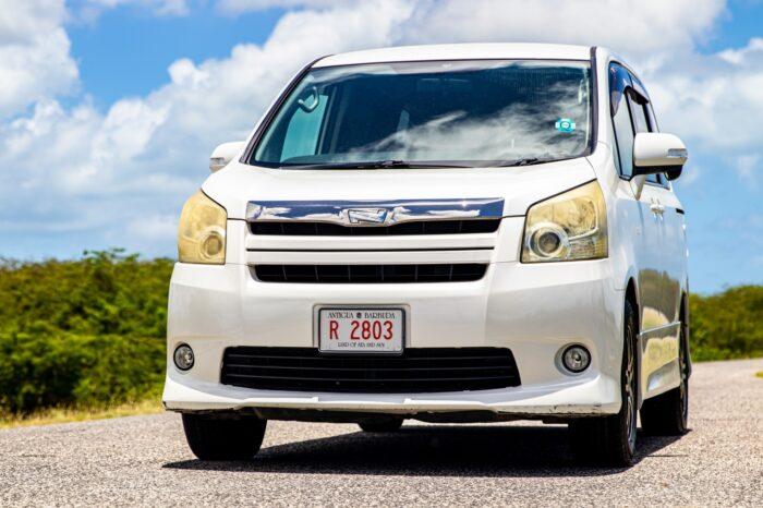 Toyota Noah – Chase Rent a Car