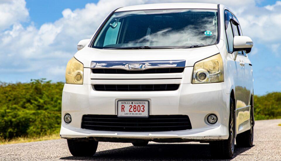 Toyota Noah – Chase Rent a Car
