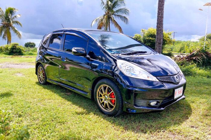 Honda Fit RS Hybrid – SixT’s Rentals