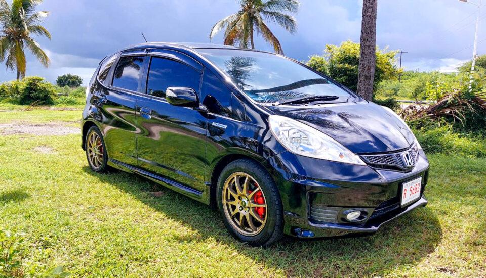 Honda Fit RS Hybrid – SixT’s Rentals