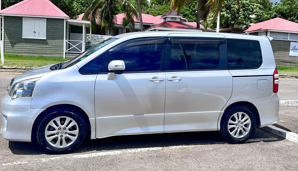 Toyota Noah – OJ&T’s Car Rental